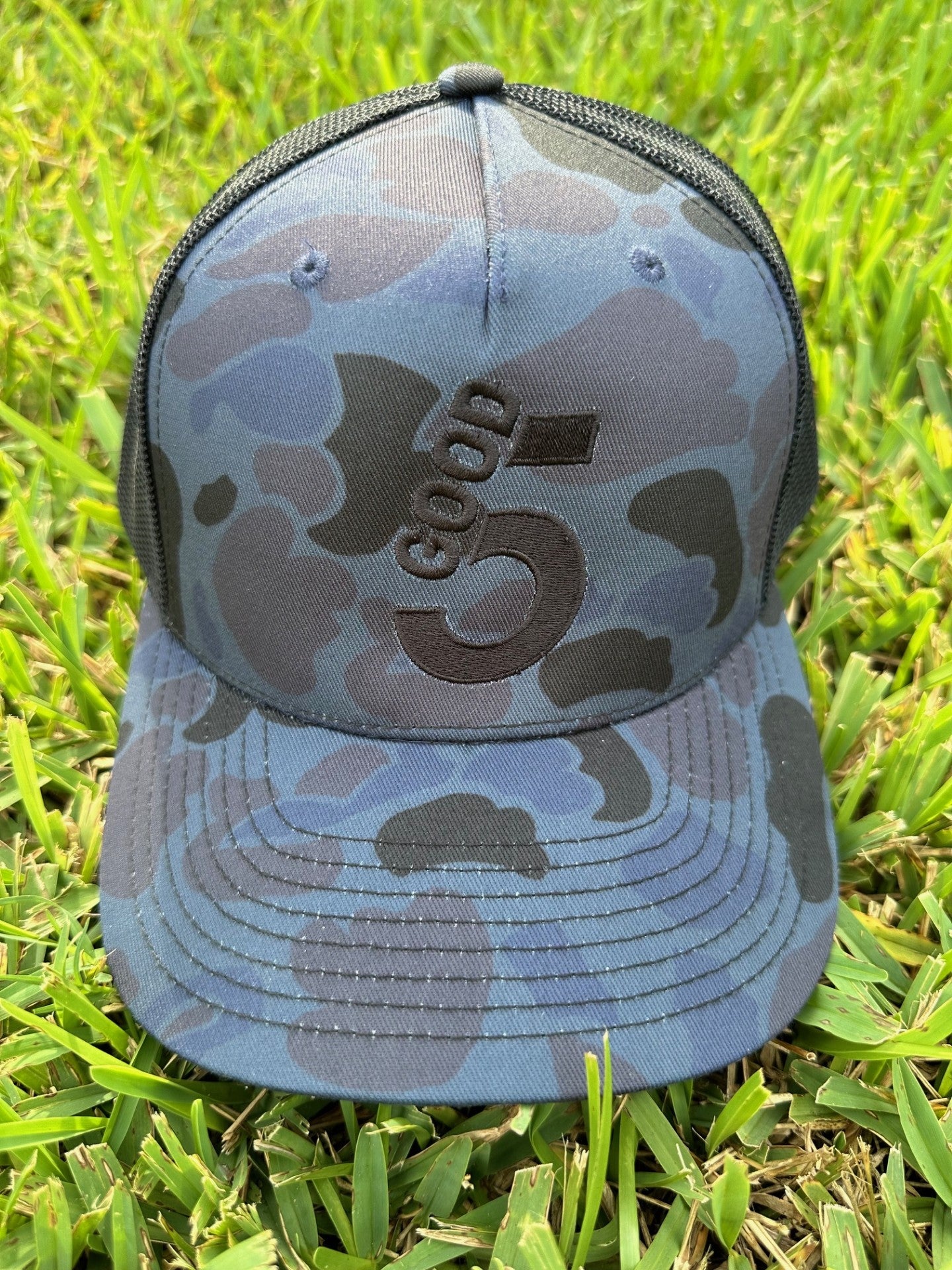 Good 5 Golf Trucker Hat Black & Blue Camouflage
