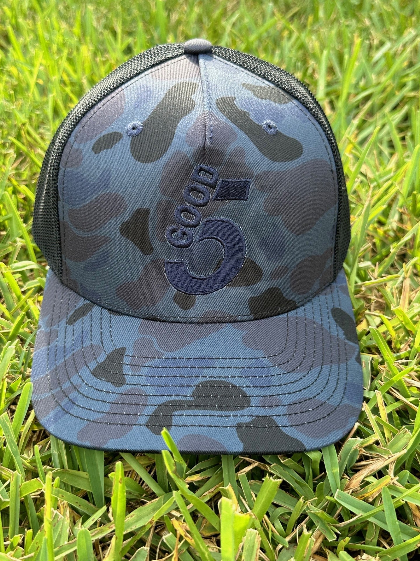 Good 5 Golf Trucker Hat Black & Blue Camouflage