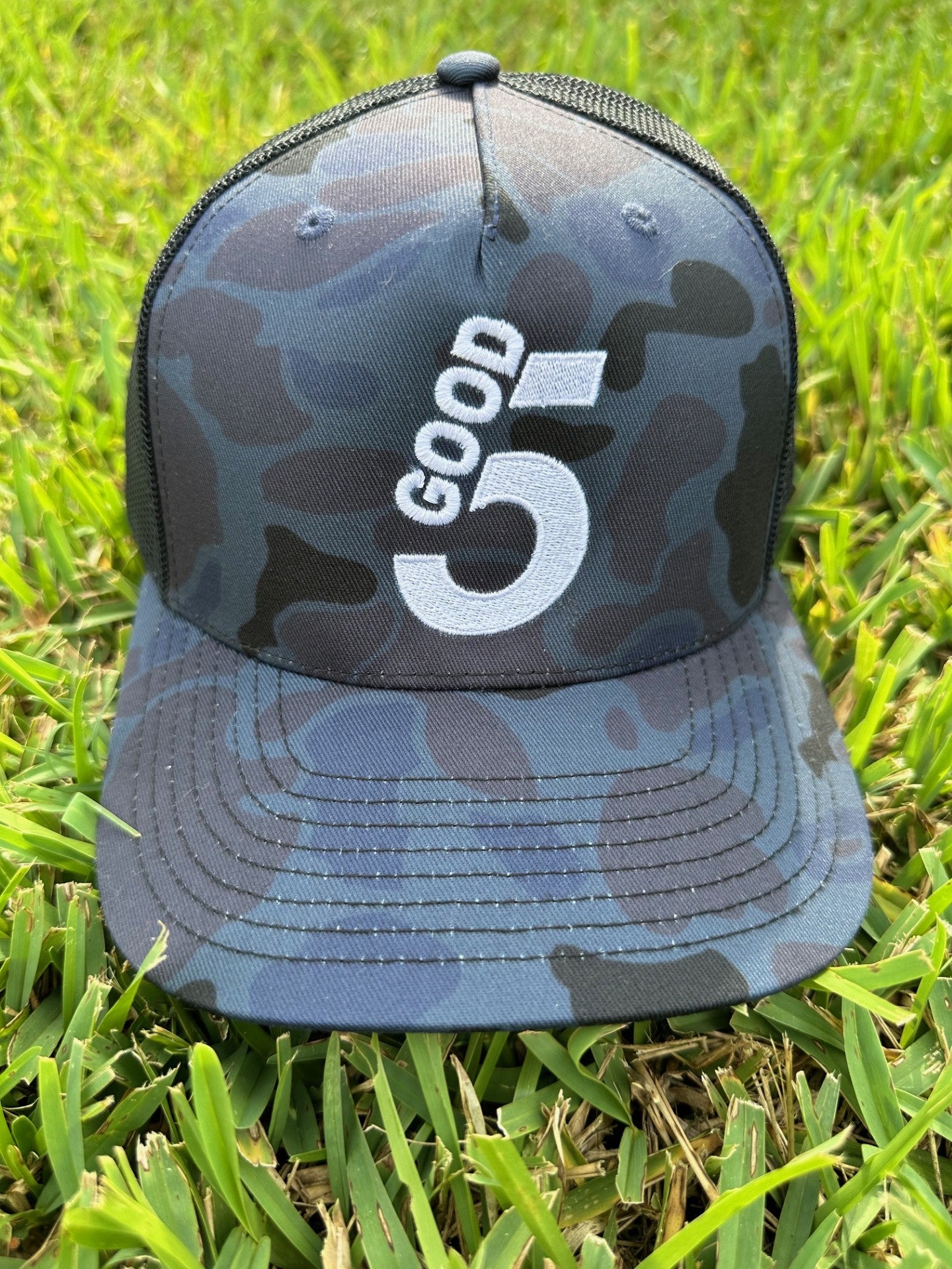 Good 5 Golf Trucker Hat Black & Blue Camouflage